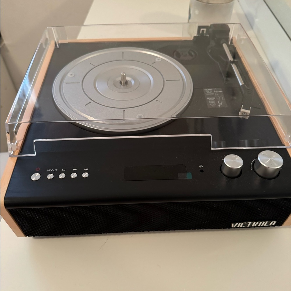 Vinyl player with vinyl records